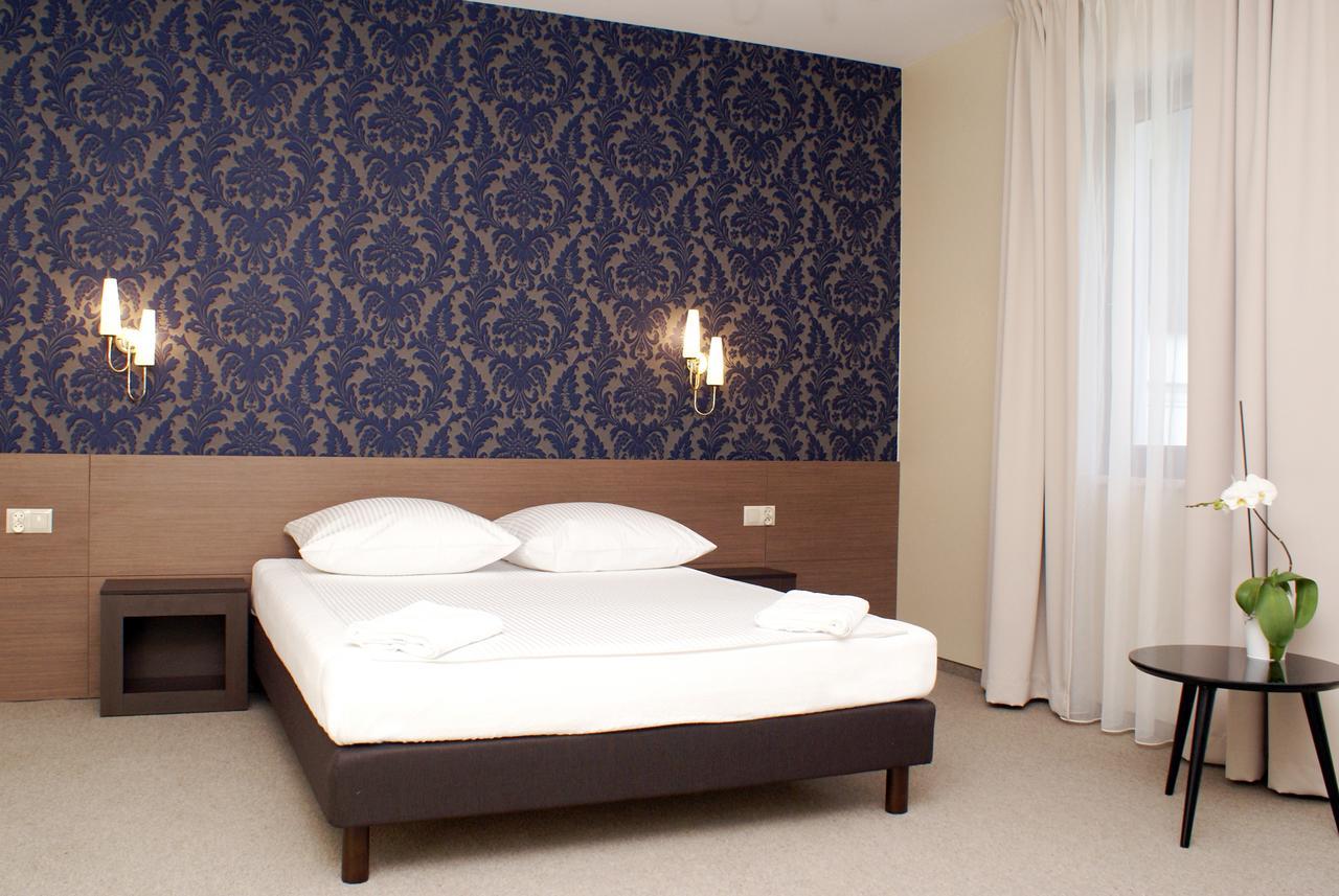 Hotel Cztery Pory Roku Бельск-Подляски Экстерьер фото