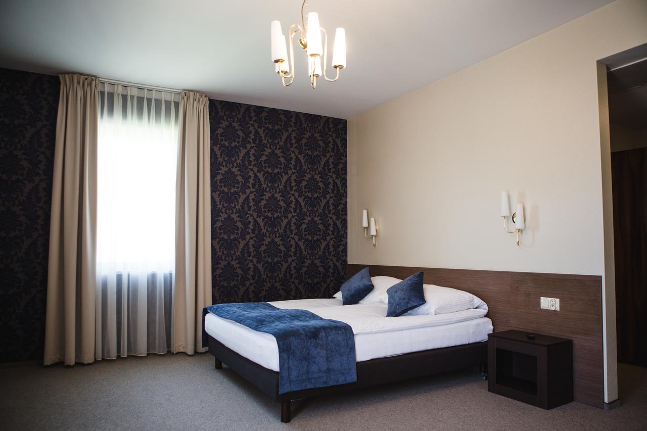 Hotel Cztery Pory Roku Бельск-Подляски Экстерьер фото