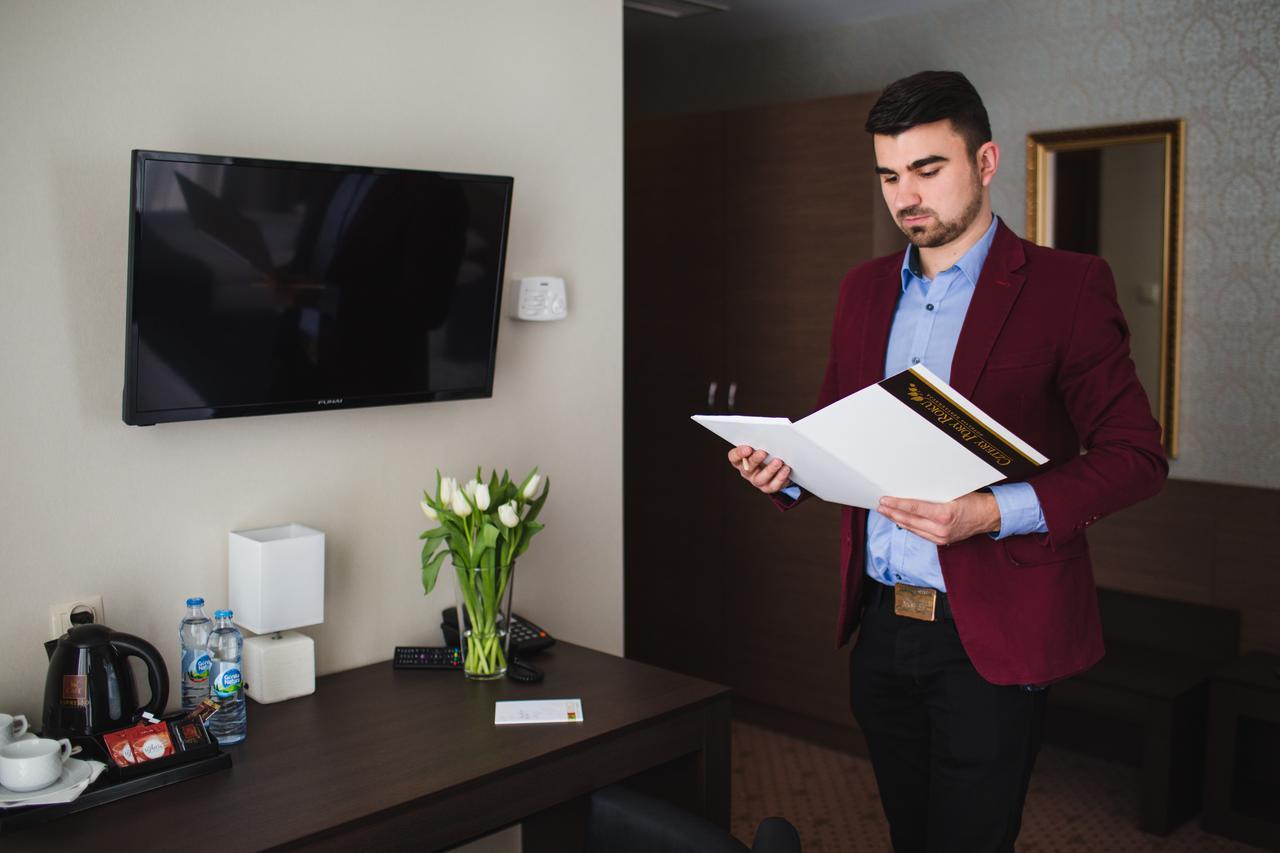 Hotel Cztery Pory Roku Бельск-Подляски Экстерьер фото